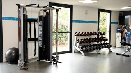 fortalecimiento muscular y espacio fitness en el OSKO Hotel Toulouse-Blagnac